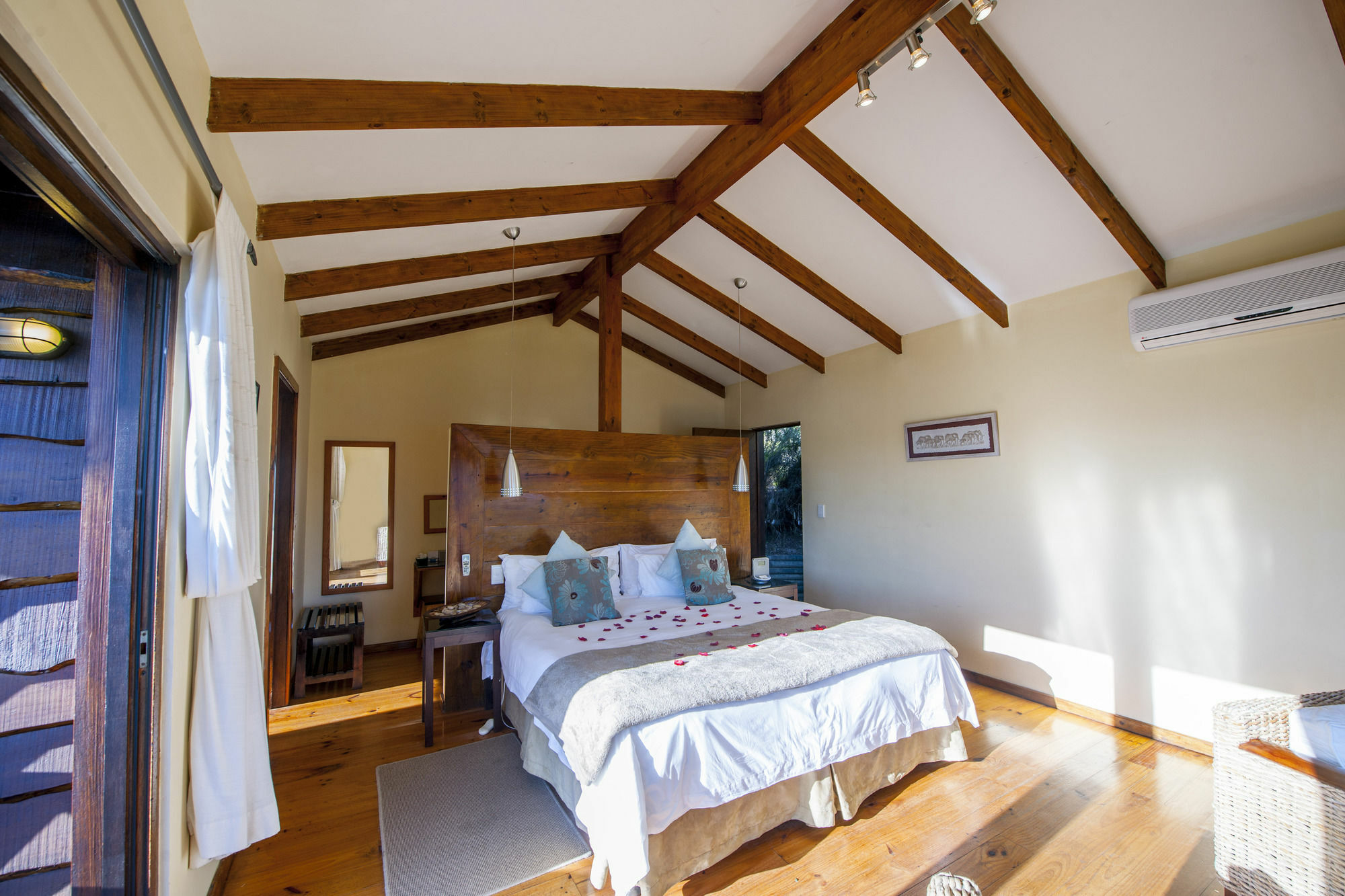 Elephant Hide Of Knysna Guest Lodge Eksteriør bilde